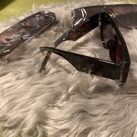Brown Cheetah print Sunglasses - Picture 2 of 2